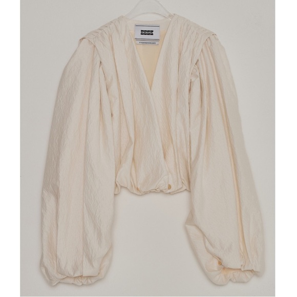 Eenk POUPEE Shirred Collarless Ivory Jacket with detachable sleeves - Picture 4 of 15